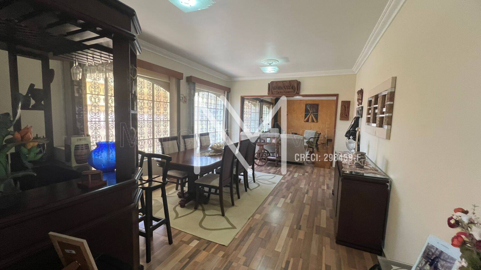 Casa à venda com 3 quartos, 300m² - Foto 1