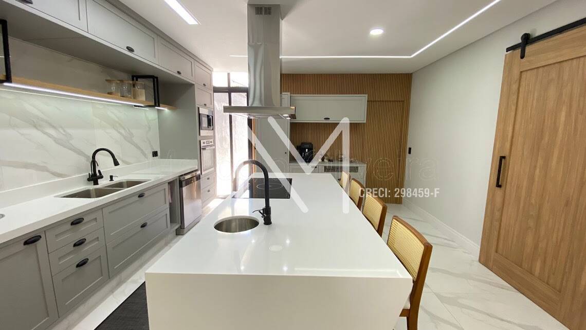 Casa à venda com 3 quartos, 210m² - Foto 8