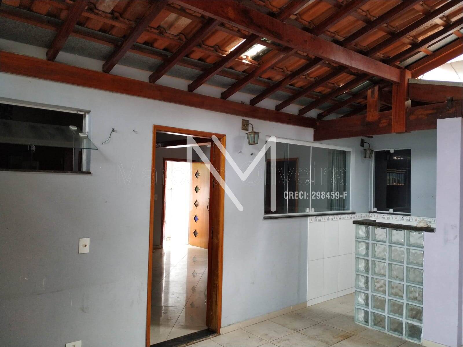 Casa à venda com 2 quartos, 70m² - Foto 4